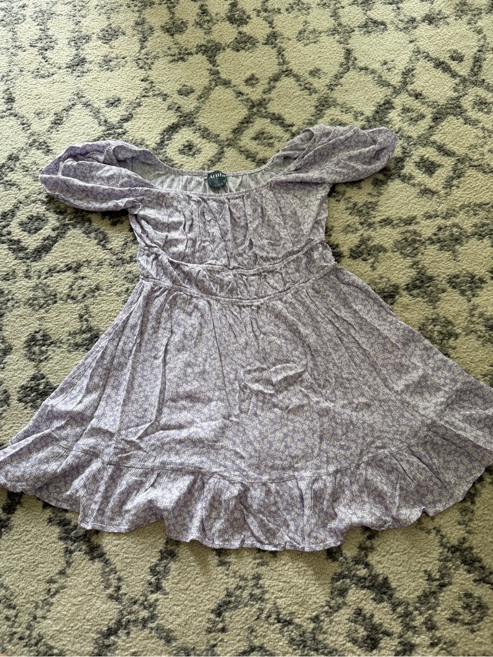 ARULA Lavender Floral Puff-Sleeve Smocked Dress